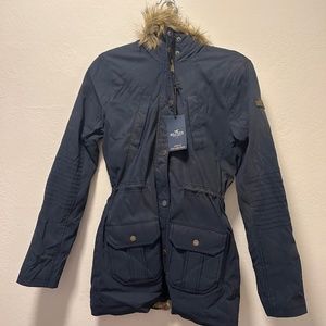 Hollister Faux Fur Lined Parka in Navy (Size Small)